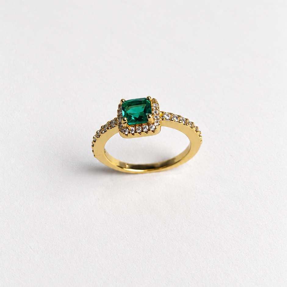Anel Pedra verde Cravejado Banhado em Ouro 18k