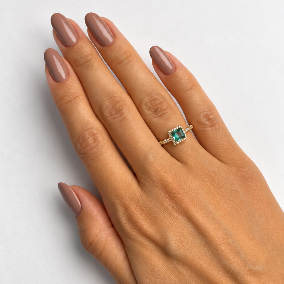 Anel Pedra verde Cravejado Banhado em Ouro 18k