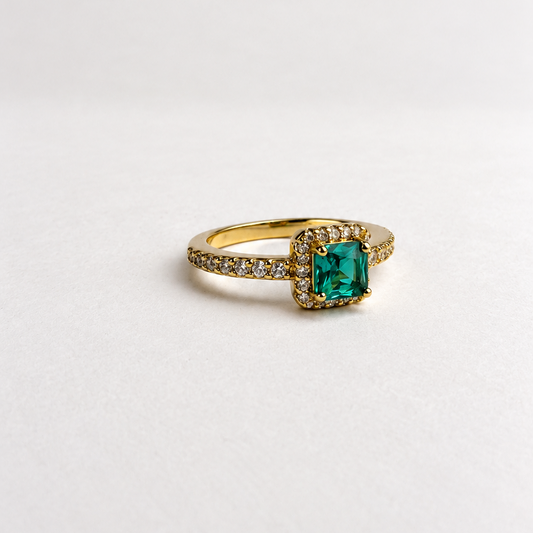 Anel Pedra verde Cravejado Banhado em Ouro 18k