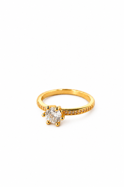 Anel Solitário com Aro Cravejado Banhado em Ouro 18k